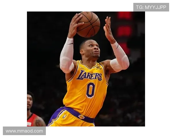 拉贾·朗多突破争抢篮板提升季后赛关键球影响力