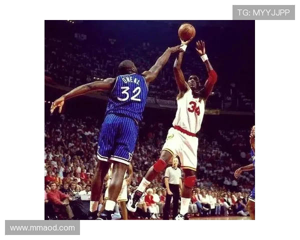 奥拉朱旺低位脚步主导 对抗奥尼尔改变得分结构