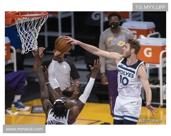 斯蒂芬·卡斯尔无球跑位助攻提升球队三分效率明显